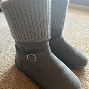 OLIVIA MILLER ~ Womens Boots ~ Size 7 ~ Gray Sweater